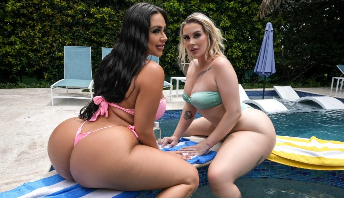 Ass Parade - Zoey Foxx & Trixi Brooks - Foxxxes On Parade