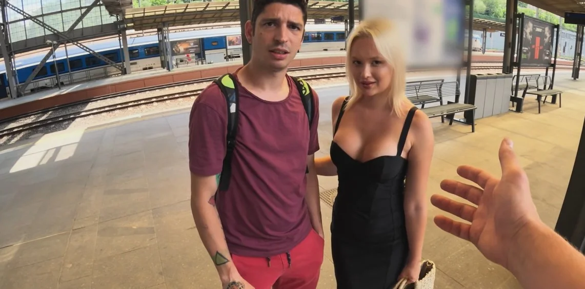 Hunt 4K - Jessie Ames - Railway Bang