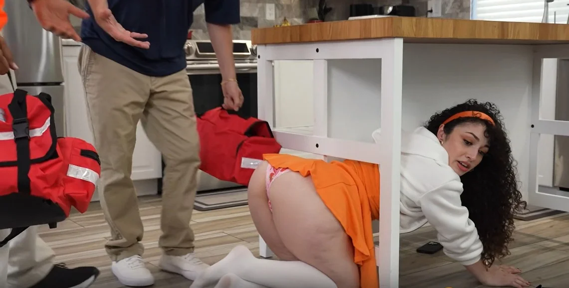 Daughter Swap - Sofie Reyez & Pixie Smalls - 911 HELP! We’re Stuck! Emergency Daughter Swap