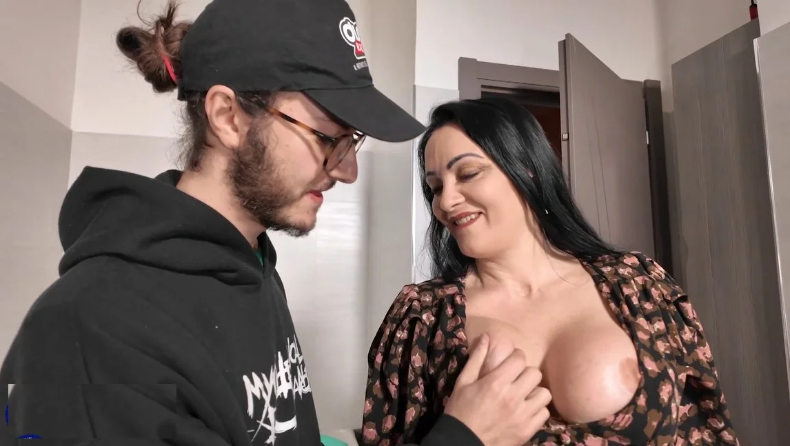 Mature NL - ElivaLove & Mary Rider - Milf Landlord Mary Rider and her husband have sex with their tenants Elivalove and her boyfriend