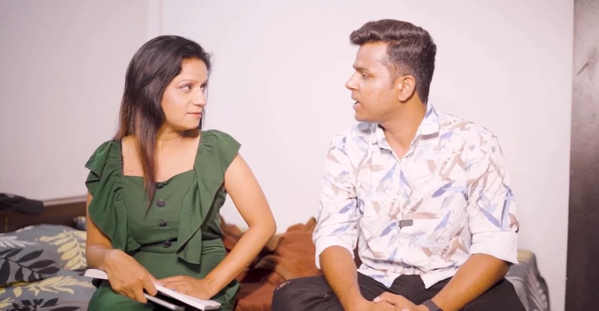 Desi Bang Agent Seals The Deal In Bed