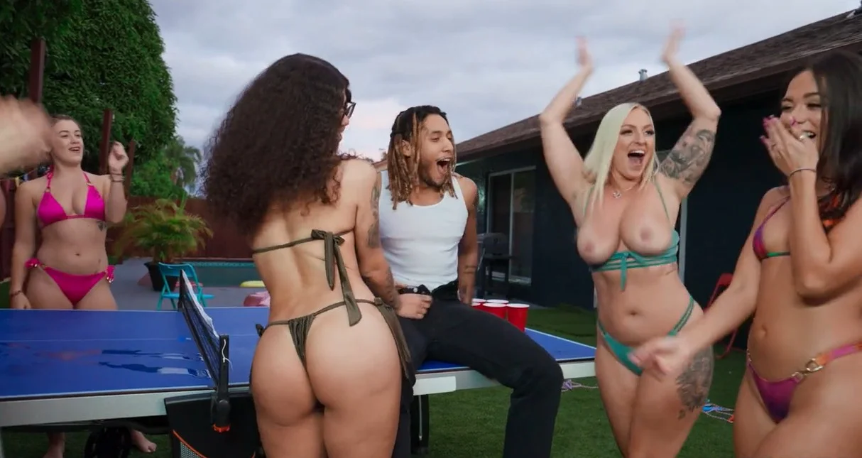 Brazzers Exxtra - Elana Bunnz, Remy Woods & Luxe La Fox - Scoring BIG At The Backyard Party