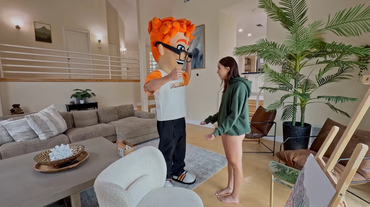 Porn Dude Casting - Mia River - Mia River and Porn Dude Paint a Masterpiece