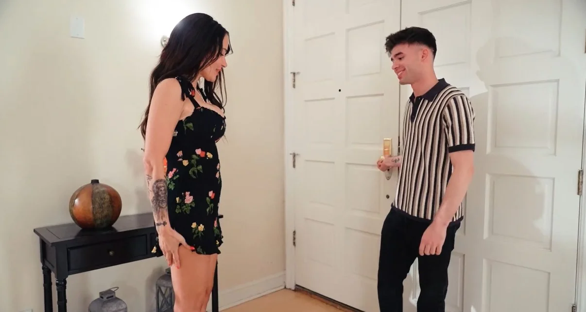 Mommy Blows Best - Izi Blu - The First Date Jitters