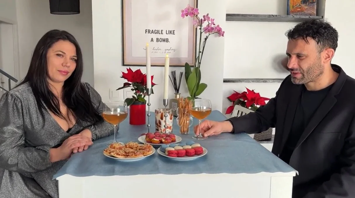 Jacquie Et Michel TV - Vicky - Vicky, 40 years old, medical secretary!