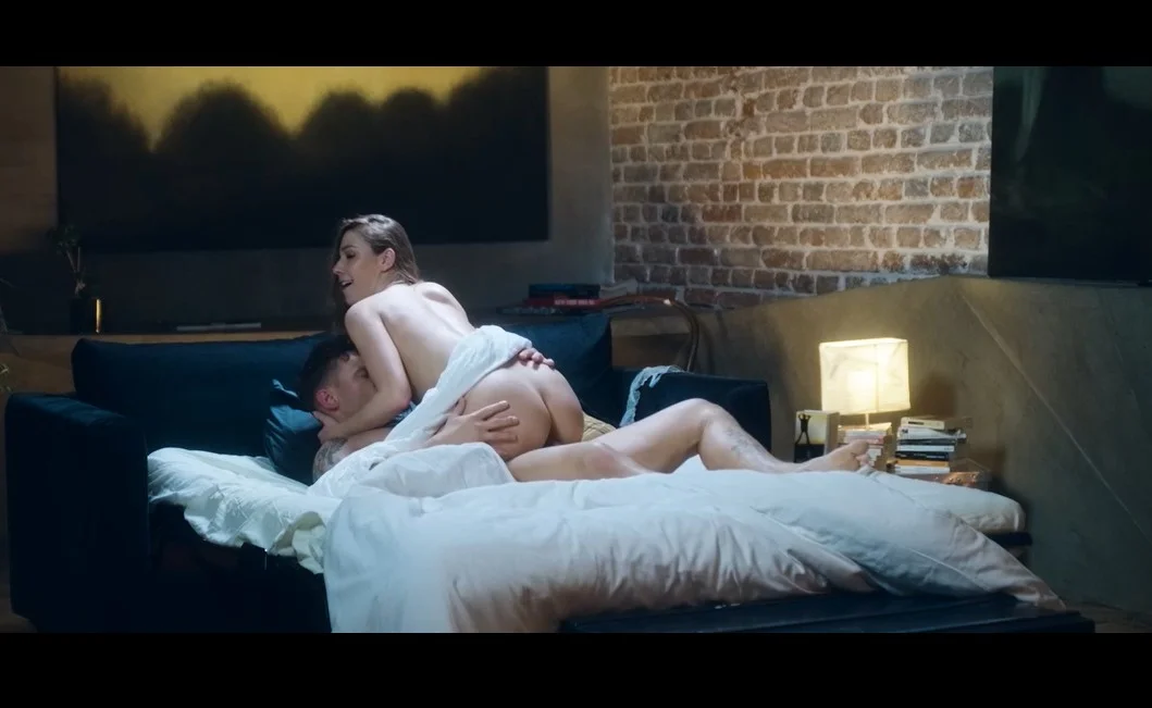 FrolicMe - Alexis Crystal - Sweet Cheeks