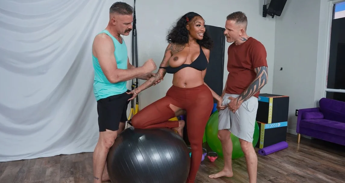 Brazzers Exxtra - Litty Britty - Yoga Class Premium Seating